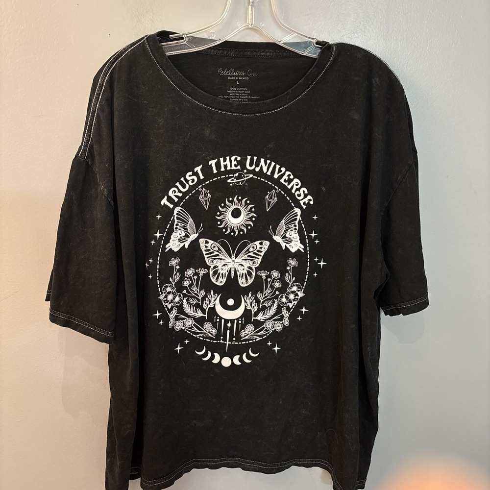 Rebellious One Trust The Universe Butterfly Boyfriend Graphic T-Shirt Size L